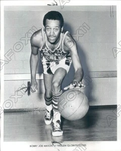 1969 Harlem Globetrotter Bobby Joe Mason Press Photo - Picture 1 of 2