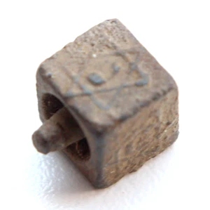 Antique Lead Sevivon Judaica Hanukkah Dreidel סביבון – ויקיפדיה (Y25-02-05) - Picture 1 of 4