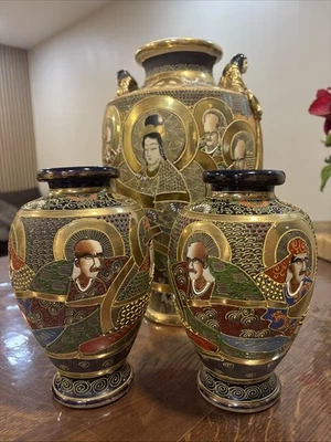  PAIRE DE VASES SATSUMA EN PORCELAINE DU JAPON DÉCOR ÉMAILLÉ SUR FOND OR + ENCEN - Photo 1/4