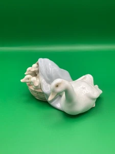 LLADRO 4895 Enten Mutter Ente & 4 Baby Entenküken im Korb glänzend Figur - Bild 1 von 8