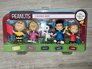 The Peanuts Gang is All Here 5 Figuren Set Charlie Brown Sally Snoopy Lucy Linus - Bild 1 von 22