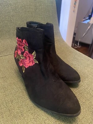 Qupid женщин черная замша ботильоны с цветочный деталь размер 6 - Изображение 1 из 4