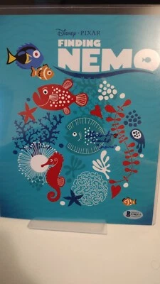 迪士尼寻找尼莫·亚历山大·古尔德·尼莫配音演员签名 8x10 打印。 含真品证明 — 第 1/4 张图片