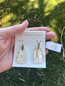 Kendra Scott MOP Marty Pendientes Colgantes Gancho Tono Plata en Tarjeta Original - Imagen 1 de 5