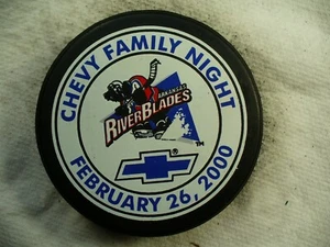 Disco de hockey ECHL Arkansas RiverBlades '00 Chevy logotipo nocturno familiar - Imagen 1 de 2