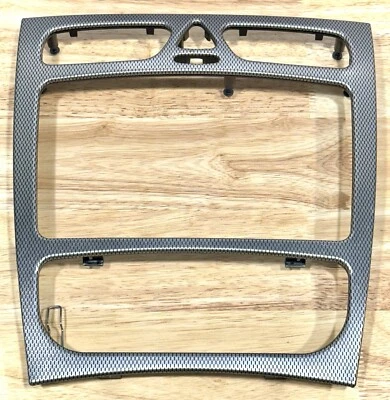 🌟01-04 Mercedes W203 C230 C240 C320 OEM Consola Central Radio Borde Bisel Panel Foto 1 de 4