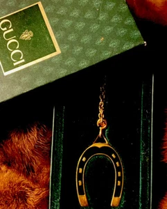 Rare Vintage GUCCI Horseshoe Keychain Key Fob Chain Gold plated and Green enamel - Picture 1 of 3