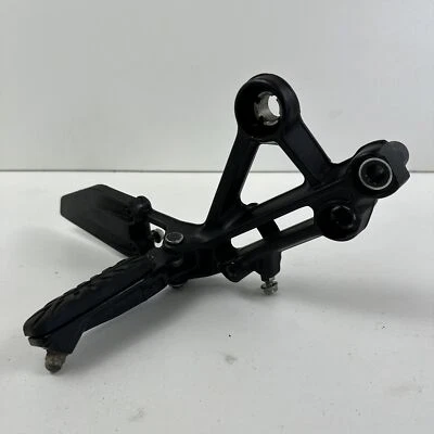 KTM Duke 200 2019 soporte de clavija lateral derecha Foto 1 de 4