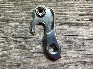 COLGANTE DESVIADOR TRASERO MARCO BICICLETA PARA BICICLETA MTB #42 con tornillos - Imagen 1 de 2