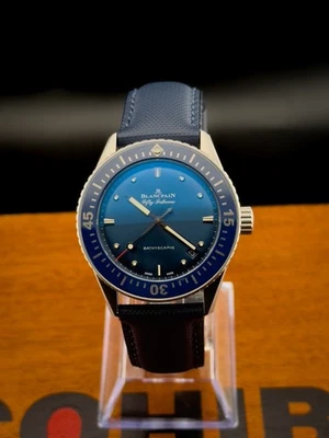 Blancpain Fifty Fathoms Bathyscaphe 5100-1140-052A bisel y esfera azul - Juego completo Foto 1 de 4