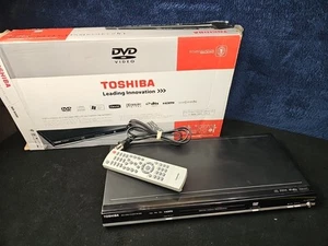 Toshiba SD-5000 Digital Cinema Progressive Scan DVD Video Player - Works - Picture 1 of 4