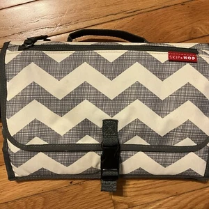 Skip Hop Portable Baby Changing Pad, Pronto, Chevron Pattern - Picture 1 of 7