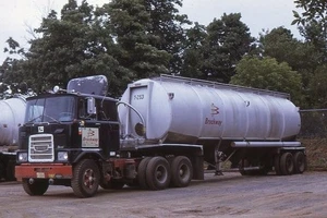 Semi Truck Slide - 1964 Brockway COE Bulk Hauler Trailer - 35mm Kodachrome Slide - Picture 1 of 1