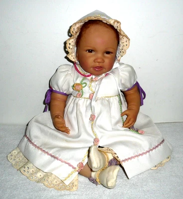 Muñeca bebé Waltraud Hanl vestida para deleitar Ashton-Drake Galerías tan verdaderamente real Foto 1 de 4
