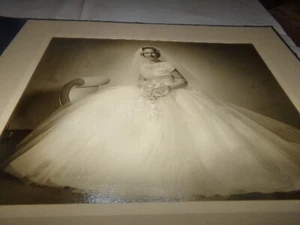 Vintage Foto Braut im Brautkleid Portrait Arthur Hill Fotograf - Bild 1 von 9
