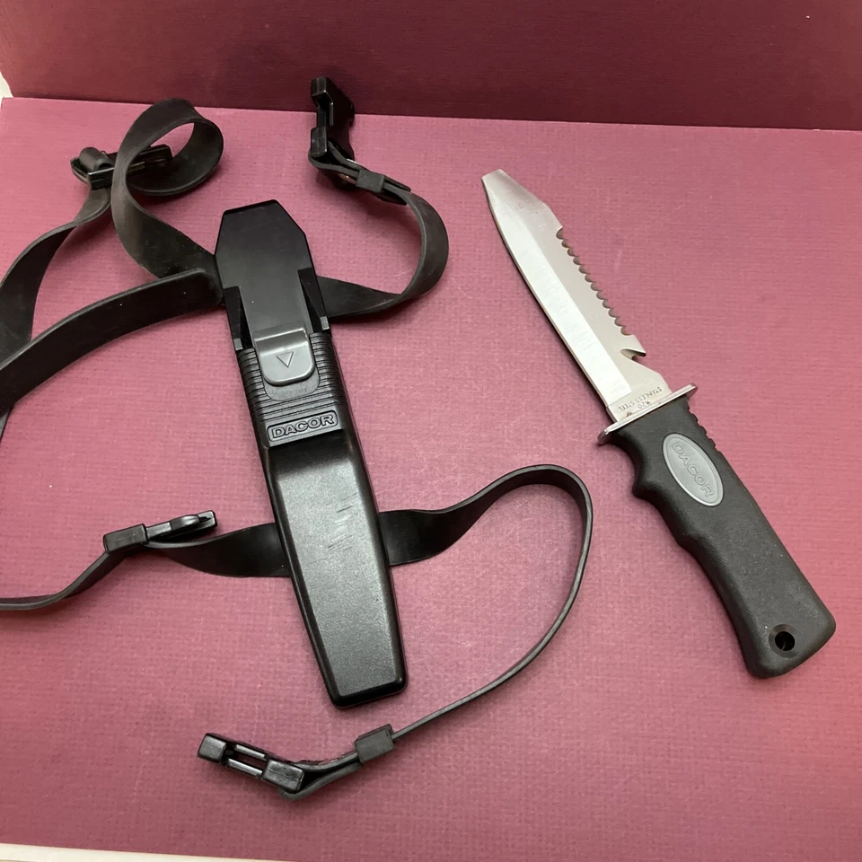 Cuchillo de Buceo DACOR 420 - Punta Roma con Funda USADO SL Foto 1 de 4