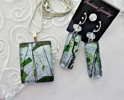 Juego de colgantes y pendientes artesanales de vidrio fundido dicroico plata/vidrio verde Foto 1 de 3