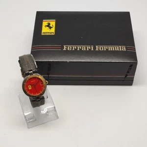 Orologio Ferrari Formula al quarzo dettagli, rosso e oro usato con cofanetto - Picture 1 of 9