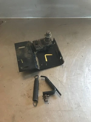 Soporte de montaje de accionamiento izquierdo Woods Mow N Machine 1860 Foto 1 de 4