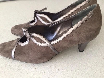 NUEVO Tacones Van Dal de Gamuza Talla 7 Reino Unido en Taupe/Capuchino  Foto 1 de 4
