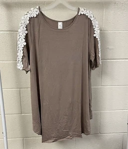42Pops Womens SZ 2X Tan Top Lace Trim - Picture 1 of 3