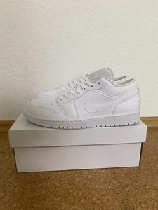 Air Jordan 1 low (W) triple white EU 37.5 /EU 41 /EU 42 /EU 44.5 - Bild 1 von 4