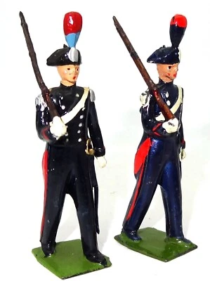 BRITAINS FROM SET NO. 1437 "ITALIAN CARABINIERI" 2 FIGURES MARCHING  - RARE 1936 - image 1 of 4