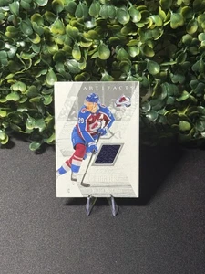 Tarjeta de camiseta usada del juego Nathan Mackinnon 2025-26 UD Artifacts Remnan - Imagen 1 de 2