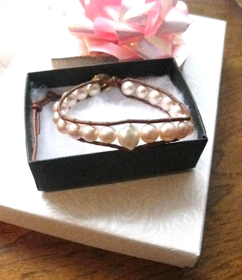 Pulsera Chan Luu Barroca Blanco Perla Centro con Rosa Pálido sobre Cuero Dorado Nuevo Foto 1 de 4