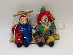 Muñecas de payaso de porcelana vintage en columpios - Imagen 1 de 2