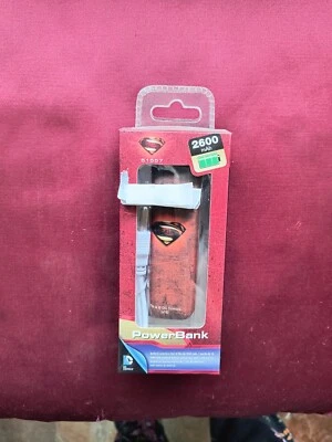 Xtreme 51557 Power Bank Superman DC Comics 2600 mAh Nuovo - Immagine 1 di 4