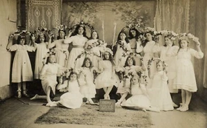 PC CHICAS ACTUANDO VOCES DE HADAS CHESTERFIELD DERBYSHIRE INGLATERRA RPPC (u7138) - Imagen 1 de 2