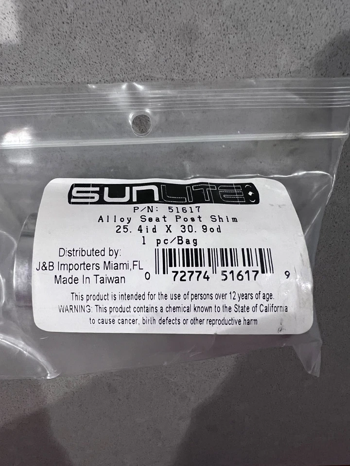 Cuñas de tija de sillín de aleación Sunlite 25,4/30,9 30,9 plateadas Foto 1 de 1