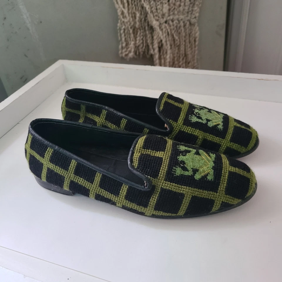 By Paige Geometric Frog Needlepoint Loafers Sz 10 Black Green Preppy Academia - Изображение 1 из 4