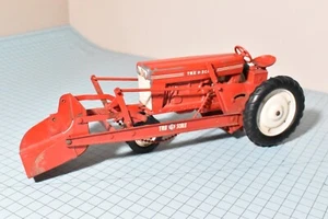 1952 Vintage Tru Scale Tractor Farm Equipment Diecast With Loader Red Looks Good - Picture 1 of 19