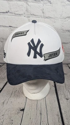 2025 Topps X Lids x Mitchell + Ness Player Chase Serie 2 Derek Jeter Banner Pro Foto 1 de 4