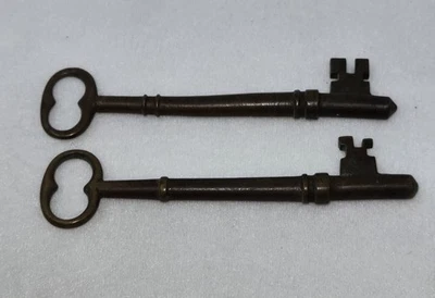 LOTE DE 2 LLAVES ESQUELETO LATÓN ANTIGUO VINTAGE 3 3/4" Foto 1 de 4