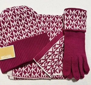 Michael Kors 3-teiliges Set SCHAL, MÜTZE & HANDSCHUHE dunkel Fuchsia rosa Mk Logo neu mit Etikett - Bild 1 von 4