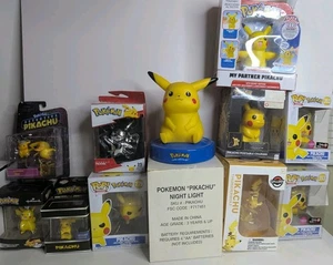 Lotto 12 giocattoli e accessori Pokemon Pikachu - per lo più nuovi  - Foto 1 di 15