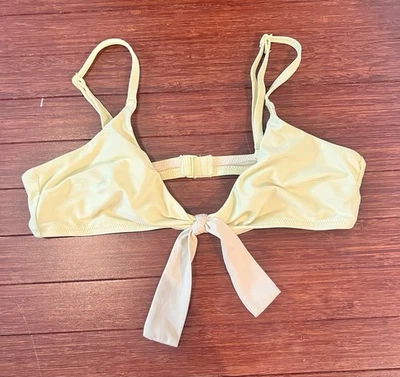 Top de bikini Aerie verde claro talla mediana muy bueno cuello redondo Foto 1 de 2