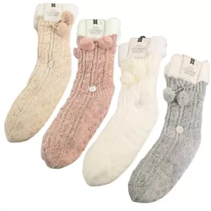 Calcetines de salón para dama con pompones - suelas de agarre y forro Sherpa - talla 3 - 7 - Imagen 1 de 12