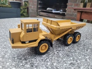 2862 Dumper Caterpillar D 400 von Conrad Maßstab 1:50 - Imagen 1 de 4