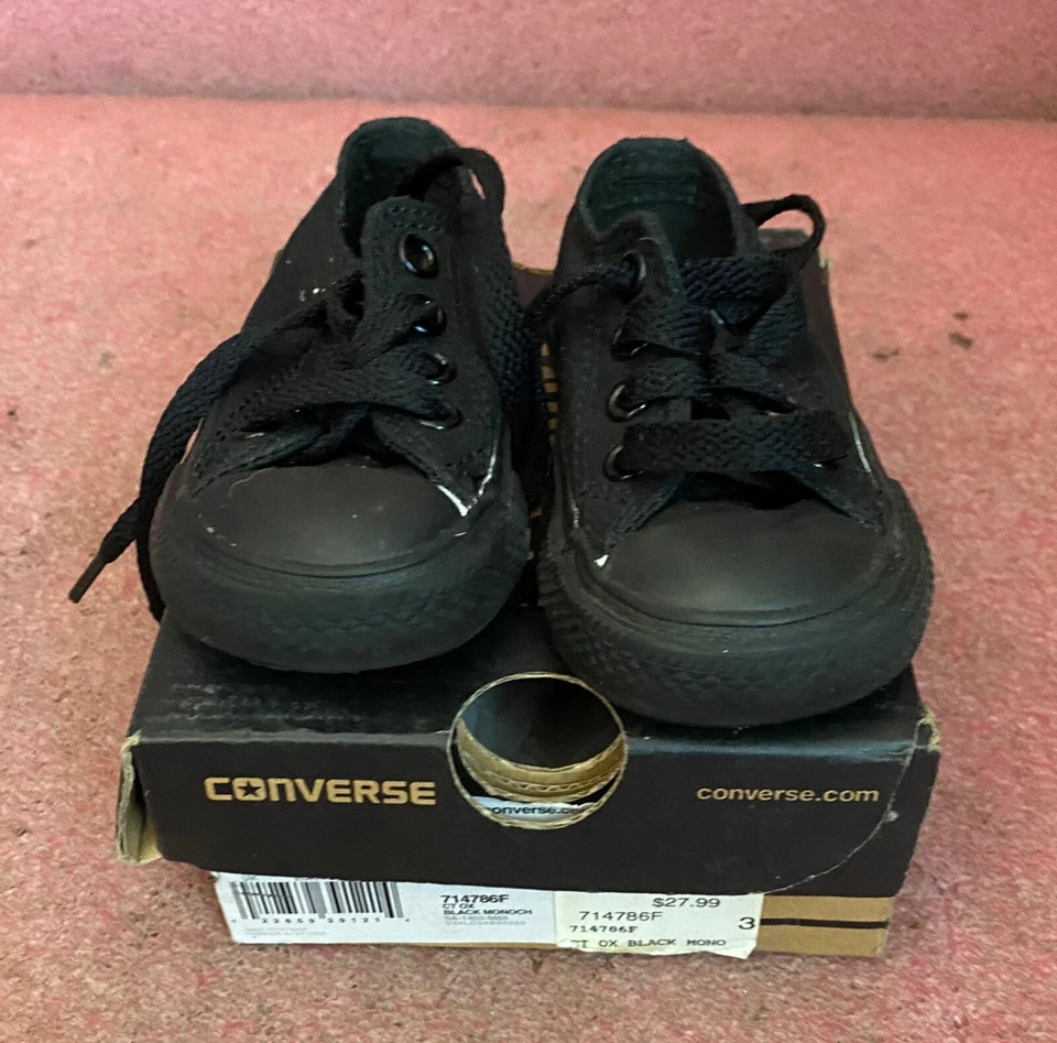 Sapatos infantis Converse All Star preto tamanho 3. - Imagem 1 de 4