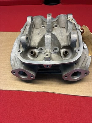 BSA A50 500cc doble culata doble puerto 1” admisión - limpio, sin aletas rotas Foto 1 de 4