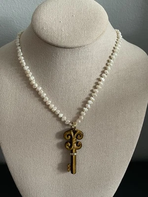 Unique 14k Rice Pearl Necklace With Large 14k Tiger Eye Drop Key Pendant. - Imagem 1 de 4
