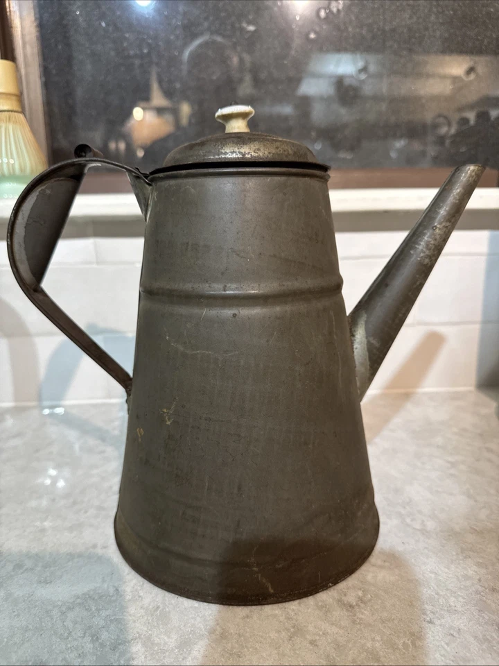 Antigua estufa de campo de hojalata cafetera rústica americana Foto 1 de 4