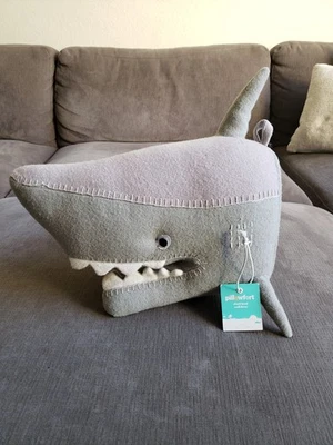 BRAND NEWPillowfort Gray Shark Head Plush Wall Decor Target '16 Exclusive Kids  Foto 1 de 4