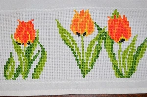 HOW DOES YOUR TULIP GARDEN GROW? VTG GERMAN SPRING TABLECLOTH +FREE WREATH DOILY - Picture 1 of 12