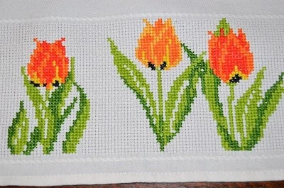 HOW DOES YOUR TULIP GARDEN GROW? VTG GERMAN SPRING TABLECLOTH +FREE WREATH DOILY - Image 1 of 4