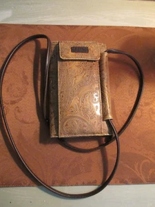 RELIC GELDBÖRSE BRAUN PAISLEY VEGAN LEDER KLEIN CROSSBODY REISE GELDBÖRSE - Bild 1 von 7